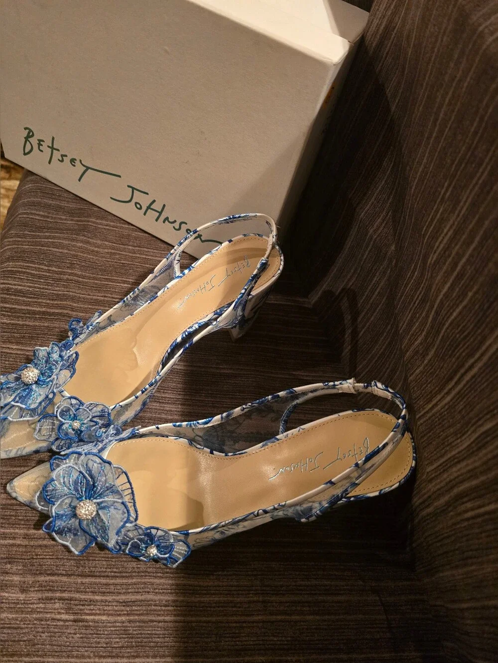 NWT Betsey Johnson Petra WHT/BLU FLORALEmbellished Slingback Heels, Size 9.5 - Picture 2 of 16
